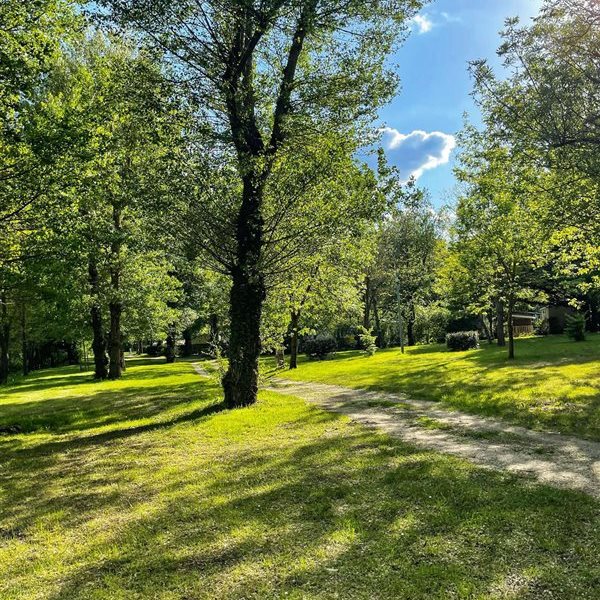 Camping 3 étoiles en bord de rivière à Millau